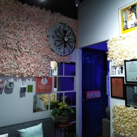 Co.Living Hostel Бандар-Сери-Бегаван Экстерьер фото