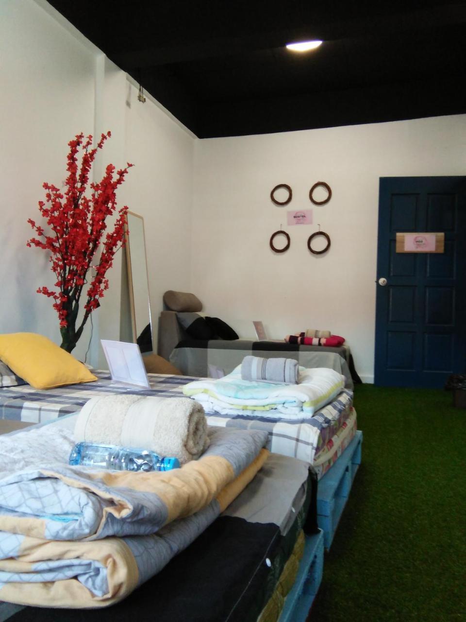 Co.Living Hostel Бандар-Сери-Бегаван Экстерьер фото