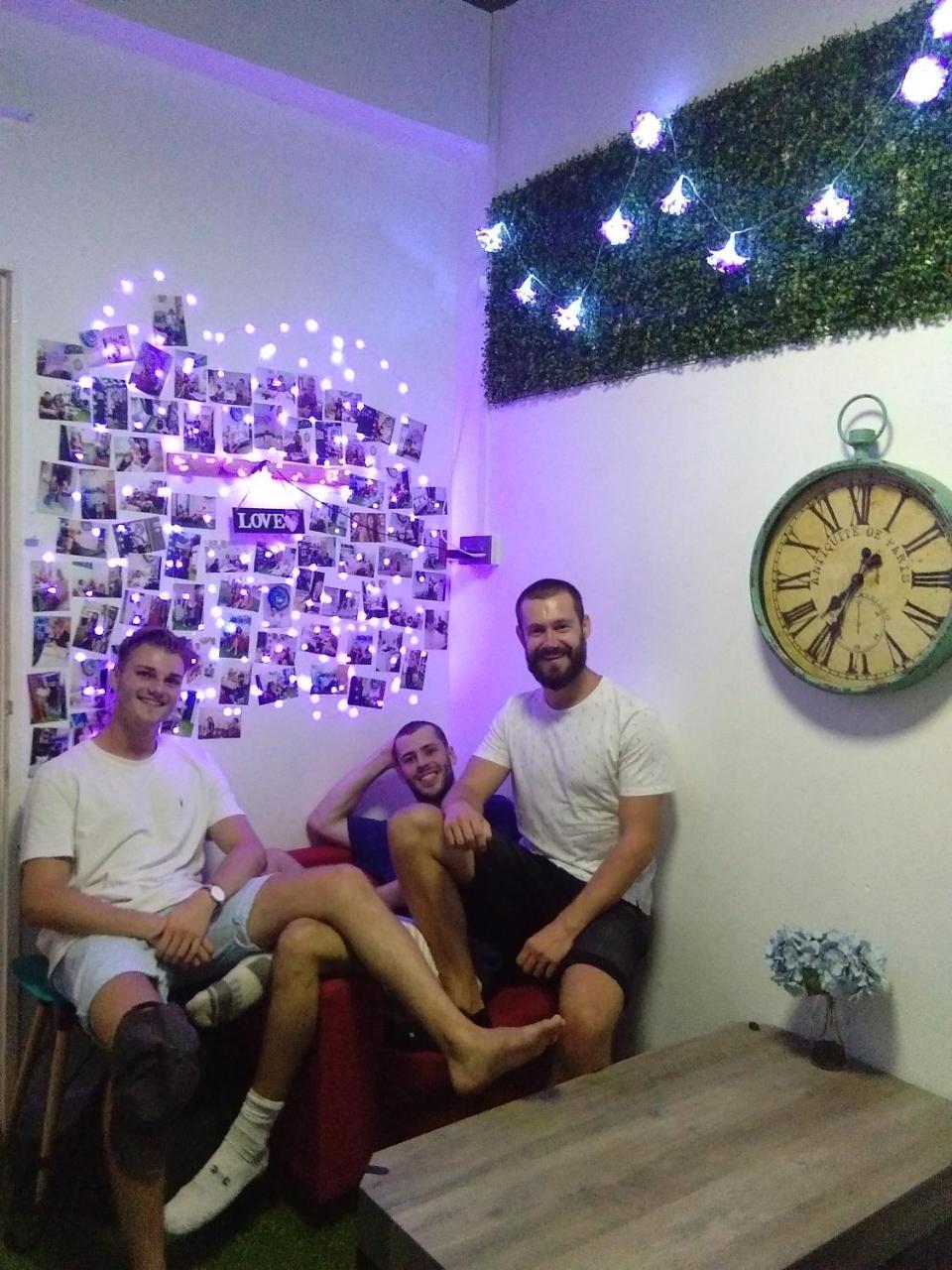Co.Living Hostel Бандар-Сери-Бегаван Экстерьер фото