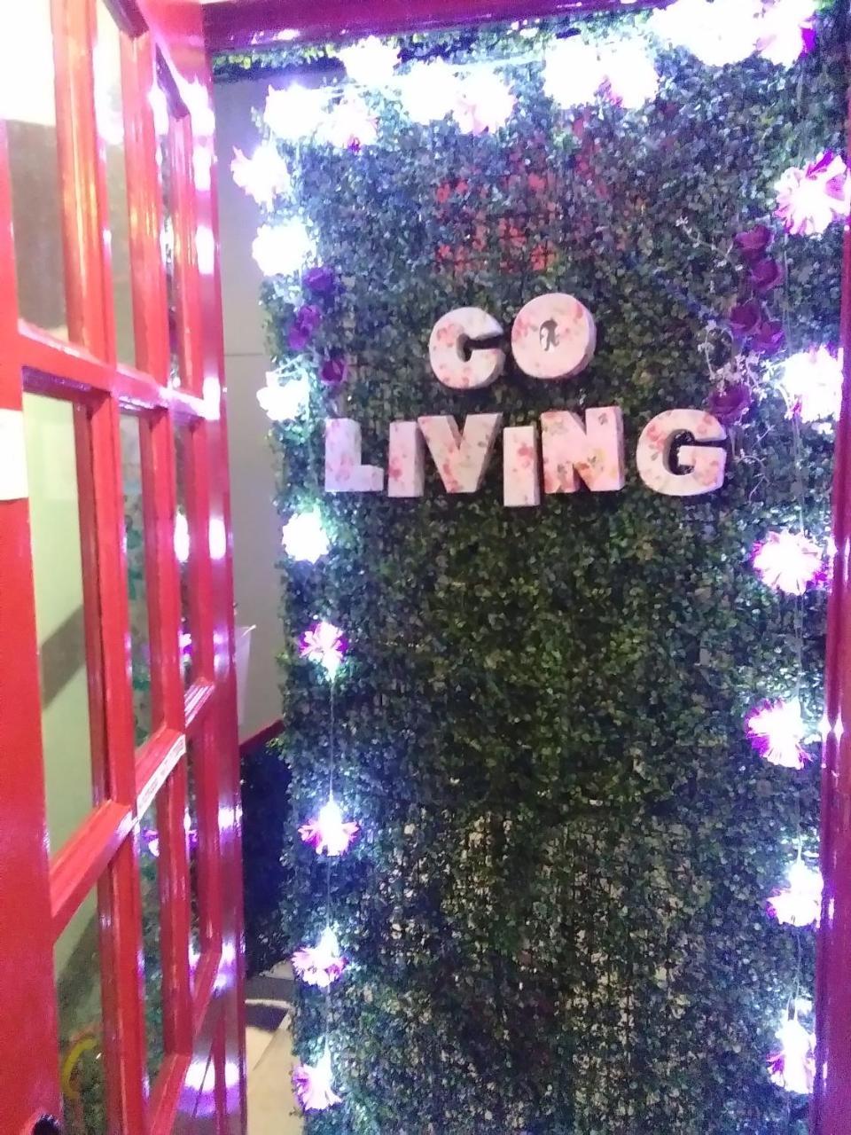 Co.Living Hostel Бандар-Сери-Бегаван Экстерьер фото