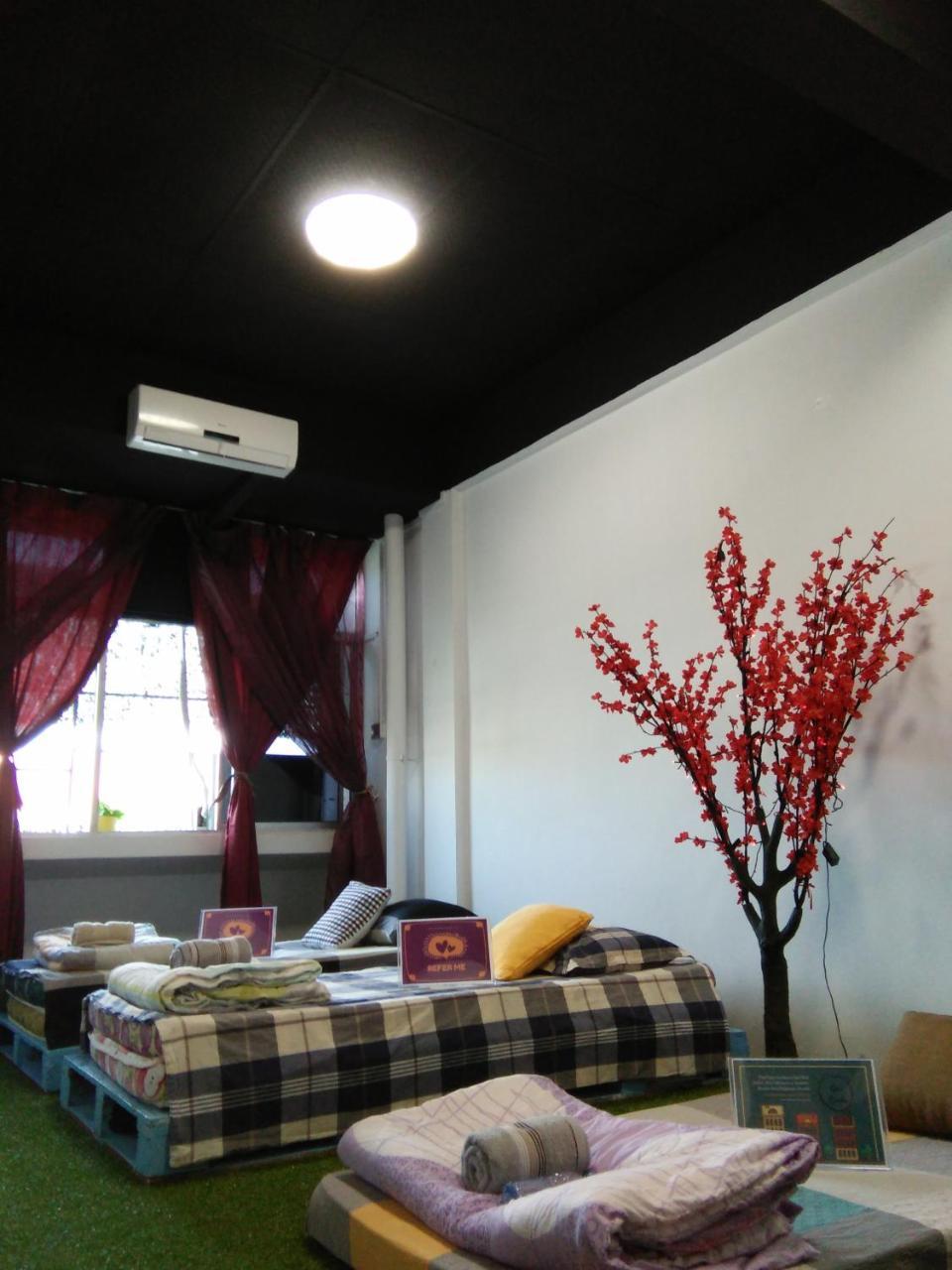 Co.Living Hostel Бандар-Сери-Бегаван Экстерьер фото