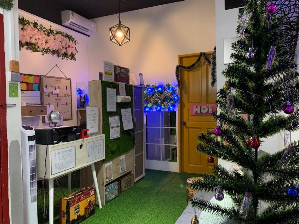 Co.Living Hostel Бандар-Сери-Бегаван Экстерьер фото